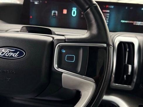 Certified 2025 Ford Expedition Max Platinum image 12