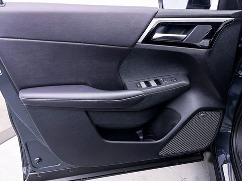 New 2025 Mitsubishi Outlander SE image 9