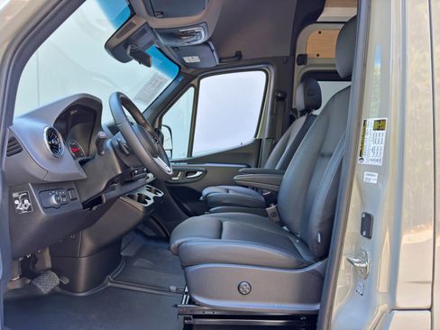 Used 2023 Mercedes-Benz Sprinter 2500 image 17