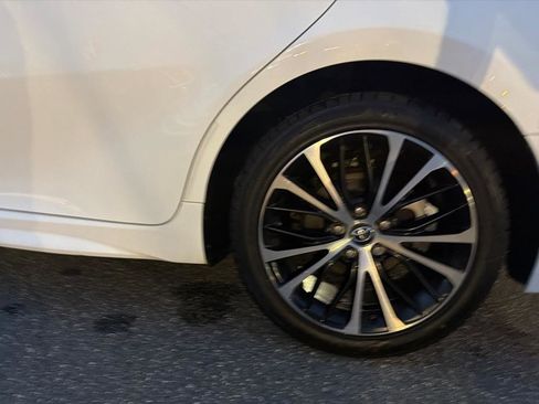 Used 2020 Toyota Camry SE image 32