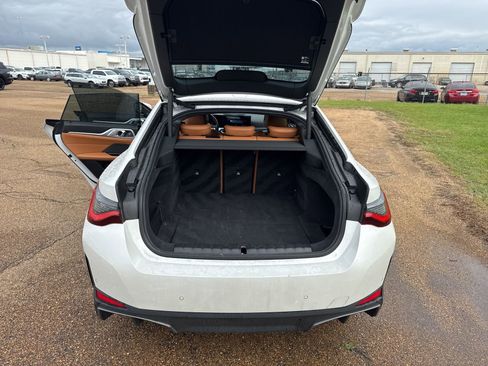 Used 2023 BMW i4 eDrive35 RWD image 9
