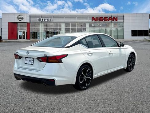 Used 2023 Nissan Altima 2.5 SR FWD image 7
