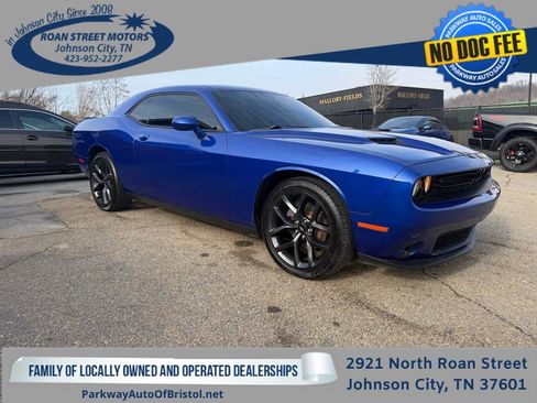Used 2019 Dodge Challenger SXT w/ Blacktop Package image 1