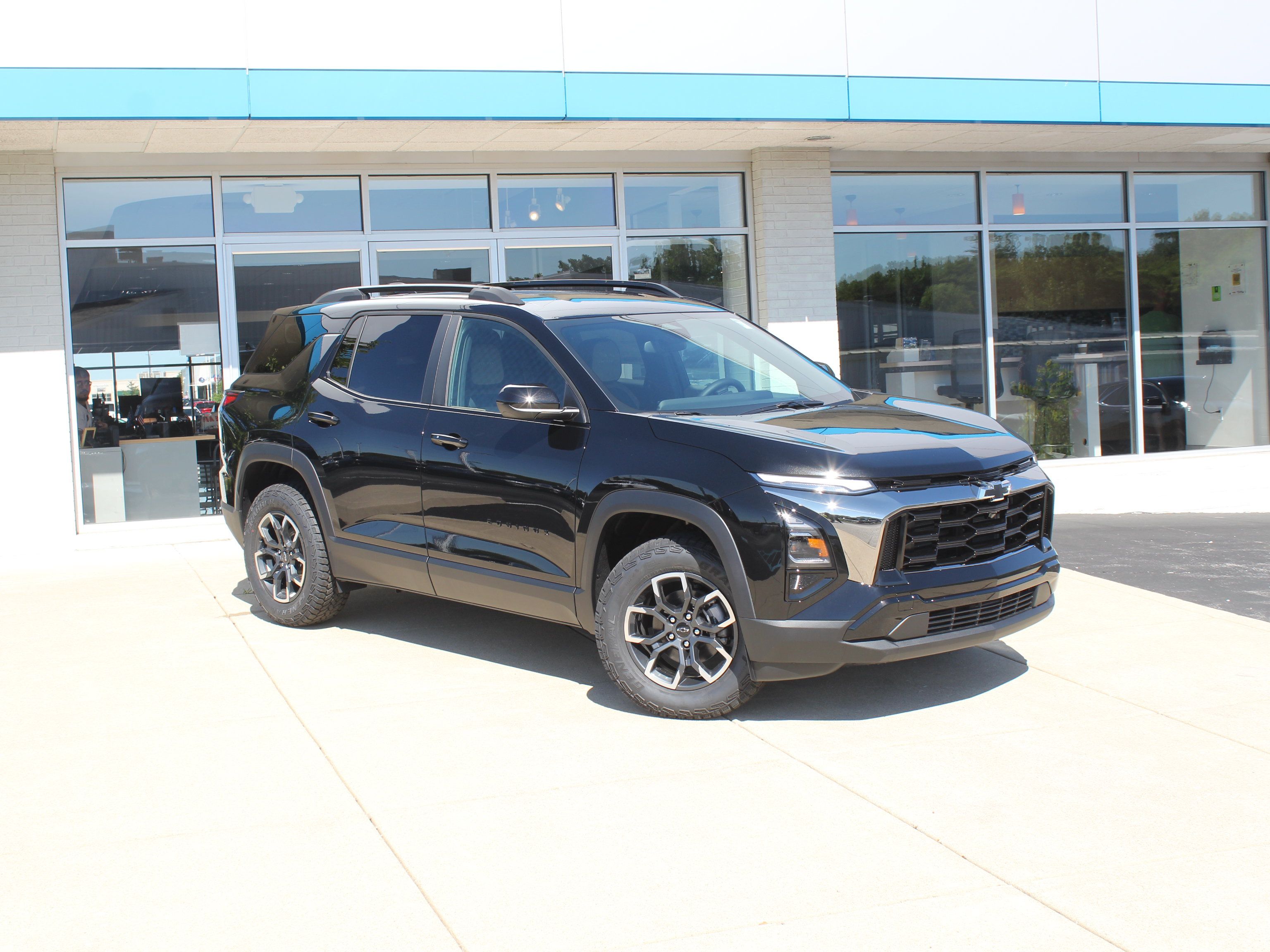 New 2026 Chevrolet Equinox ACTIV w/ Convenience Package III FWD image 2