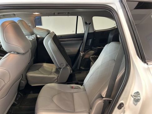 Used 2023 Toyota Highlander Platinum AWD/4WD image 17