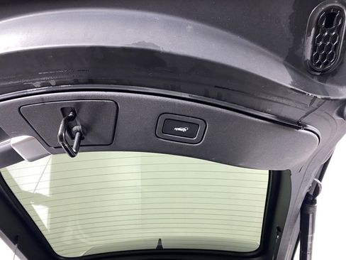 Used 2017 Jaguar F-TYPE R image 29