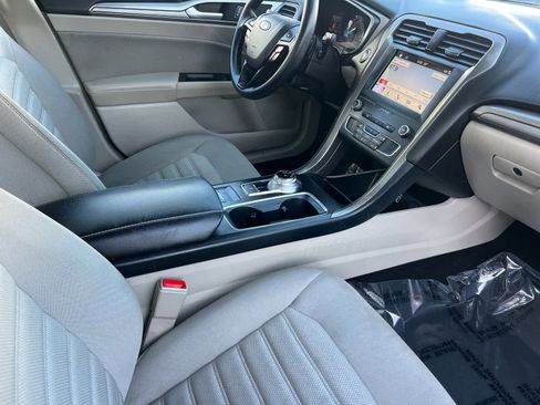 Used 2019 Ford Fusion SE image 15