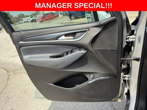 Used 2019 Buick Enclave Essence FWD image 17