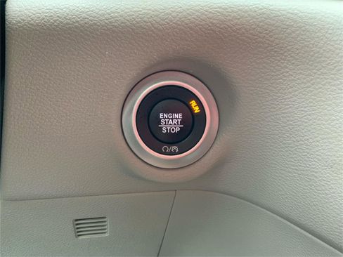 Used 2023 Chrysler Voyager LX image 35