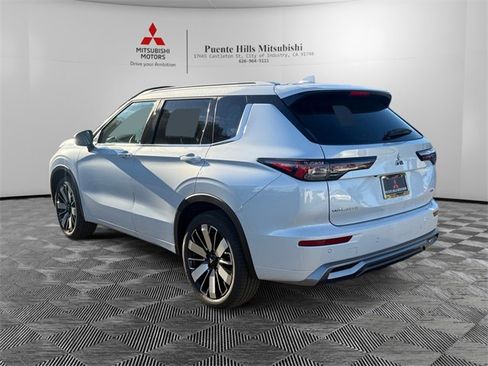 New 2026 Mitsubishi Outlander SEL image 7