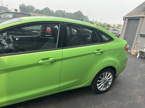 Used 2014 Ford Fiesta SE w/ Equipment Group 201A FWD image 5