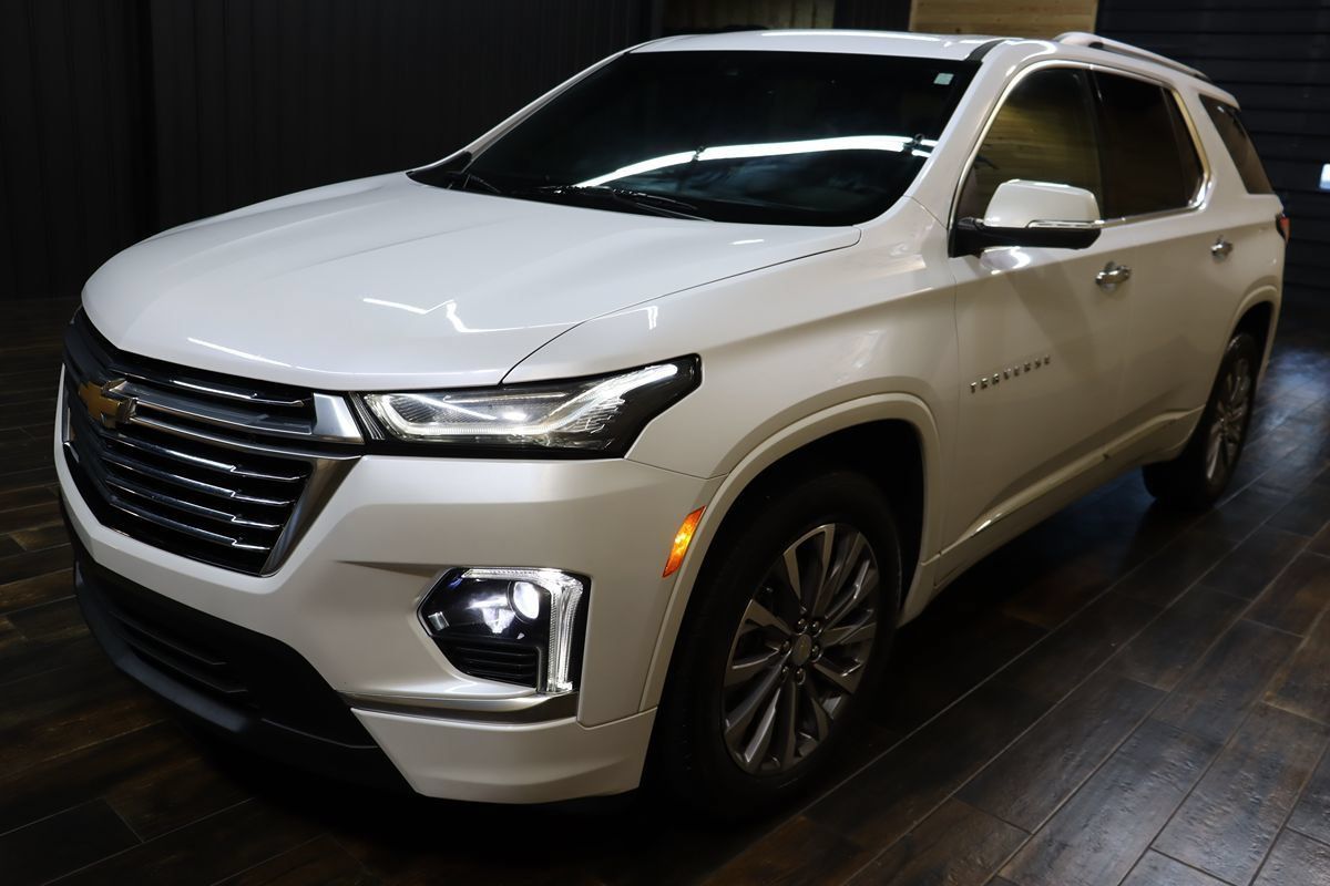 Used 2023 Chevrolet Traverse Premier FWD image 6