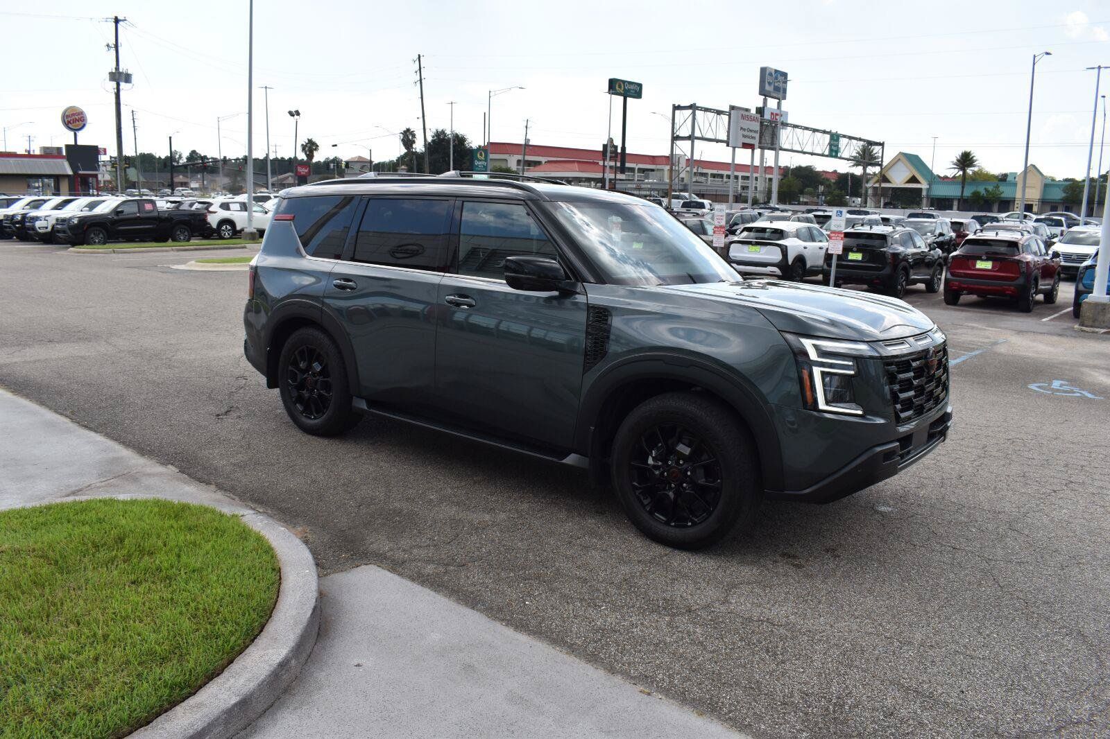 Certified 2025 Nissan Armada PRO-4X AWD/4WD image 17