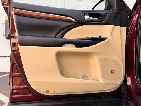 Used 2019 Toyota Highlander Limited Platinum image 31