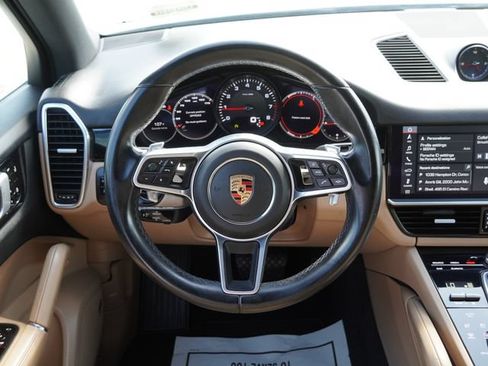 Used 2020 Porsche Cayenne AWD/4WD image 17