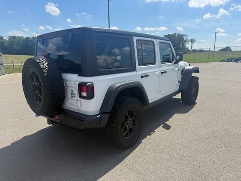 Used 2024 Jeep Wrangler Unlimited AWD/4WD image 7