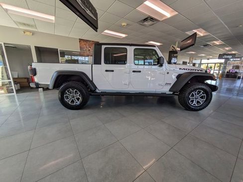 New 2026 Jeep Gladiator Mojave w/ Technology Group AWD/4WD image 3