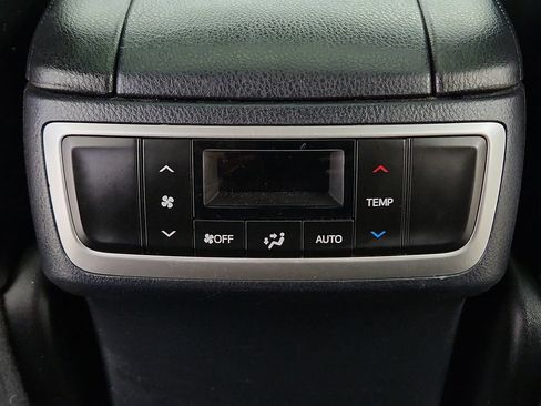Used 2016 Toyota Highlander XLE AWD/4WD image 27