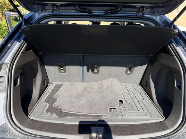 Used 2022 Chevrolet Bolt EUV LT w/ Convenience Package FWD image 23