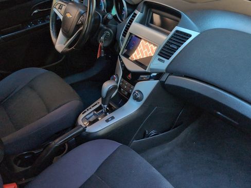 Used 2014 Chevrolet Cruze LT image 17