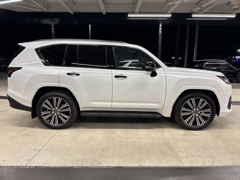 Certified 2025 Lexus LX 600 4WD w/ Luxury Package image 2