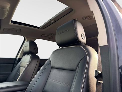 Used 2022 GMC Acadia Denali w/ Denali Ultimate Package image 17