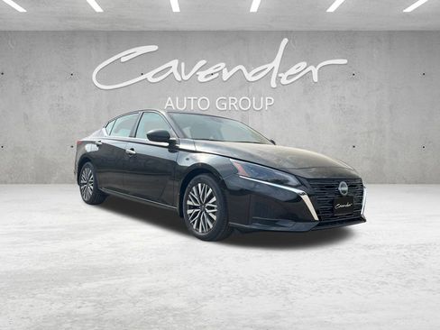 New 2025 Nissan Altima 2.5 SV image 2