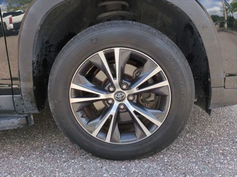 Certified 2019 Toyota Highlander Plus FWD image 11
