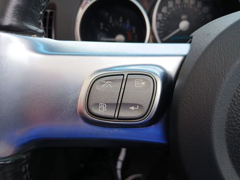 Used 2004 Chevrolet SSR w/ Preferred Equipment Group RWD image 9