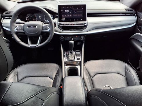 Used 2025 Jeep Compass Limited image 13