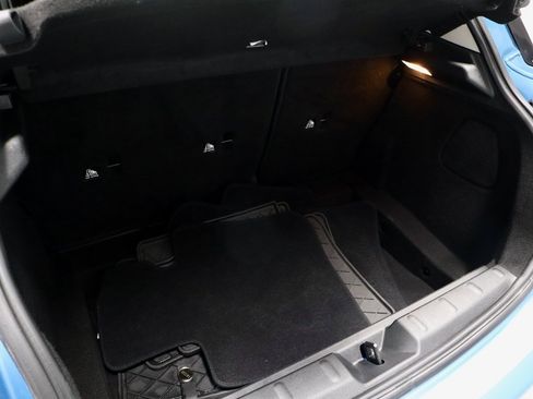 Used 2019 MINI Cooper 4-Door Hardtop w/ Signature Upholstery Package image 15