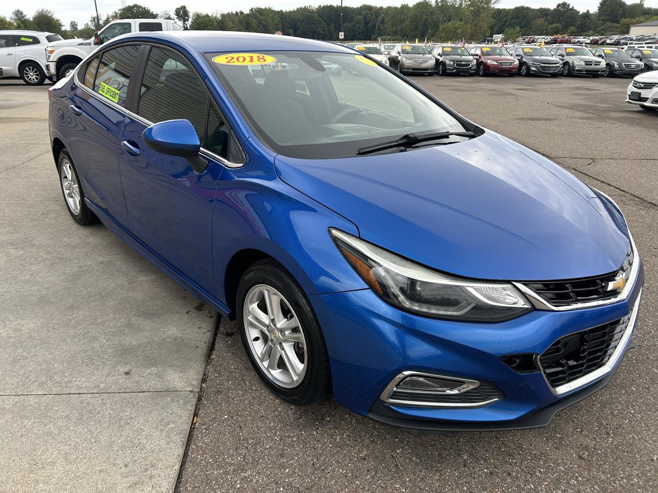 Used 2018 Chevrolet Cruze LT w/ Convenience Package FWD image 3