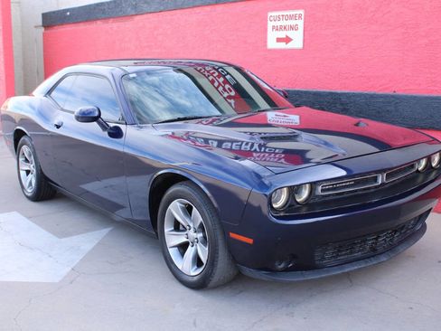 Used 2016 Dodge Challenger SXT image 3