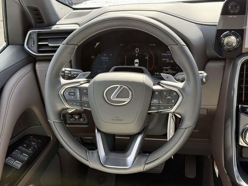 Used 2026 Lexus LX 700h Luxury w/ Accessory Package (Z1) image 9