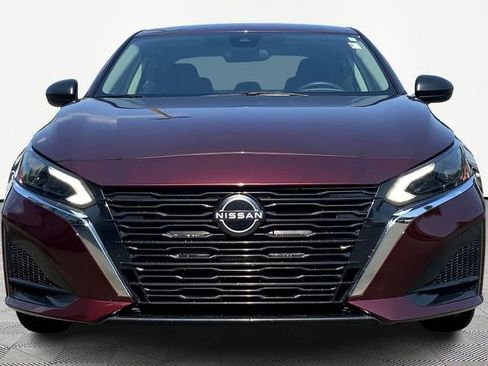 Used 2024 Nissan Altima 2.5 SV image 2