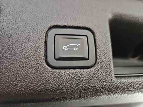 Used 2018 Chevrolet Equinox LT FWD image 47