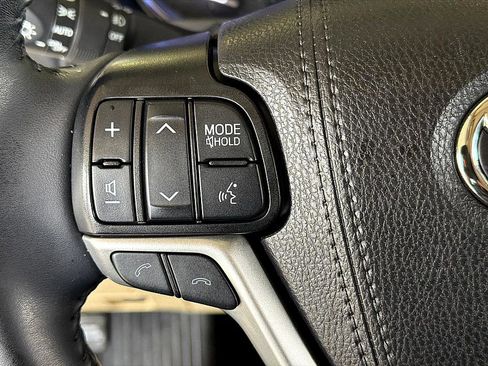 Used 2019 Toyota Highlander XLE image 19