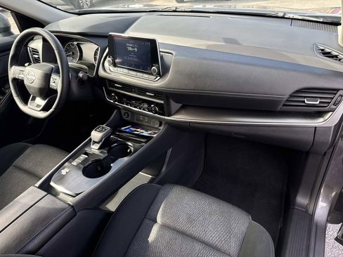 Used 2025 Nissan Rogue SV image 12