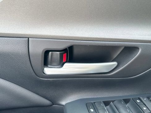 Used 2025 Toyota Grand Highlander FWD image 9