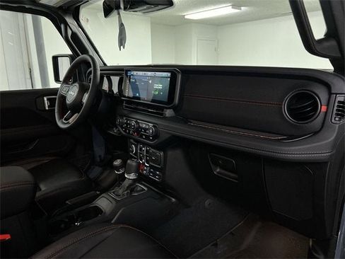 Used 2024 Jeep Wrangler Unlimited Rubicon w/ Technology Group image 29