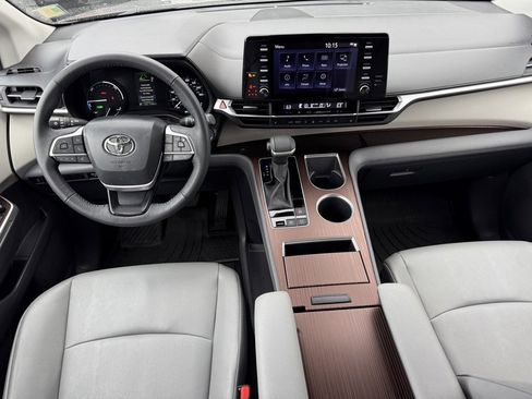 Certified 2023 Toyota Sienna XLE image 20