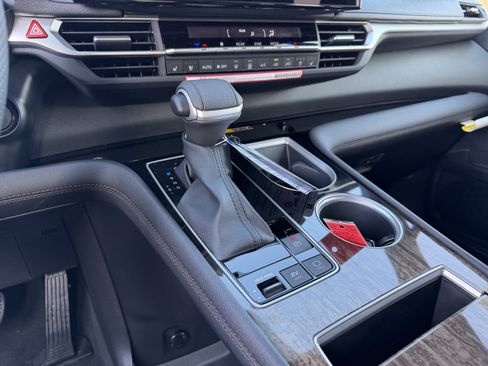 Used 2026 Toyota Sienna Platinum image 15