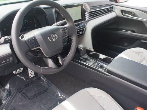 Used 2026 Toyota Camry SE FWD image 13