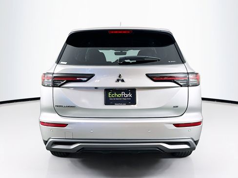 Used 2025 Mitsubishi Outlander SE image 7
