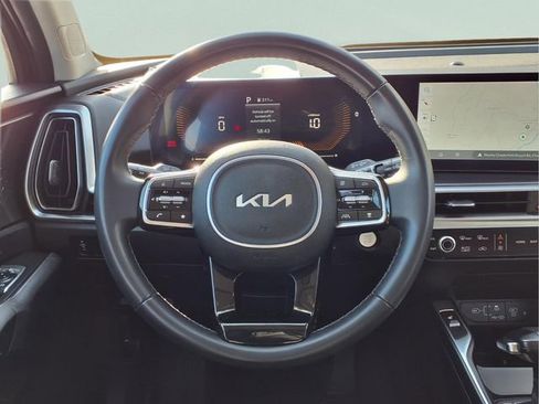 Used 2024 Kia Sorento S image 16