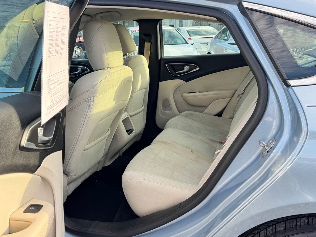 Used 2015 Chrysler 200 Limited FWD image 9
