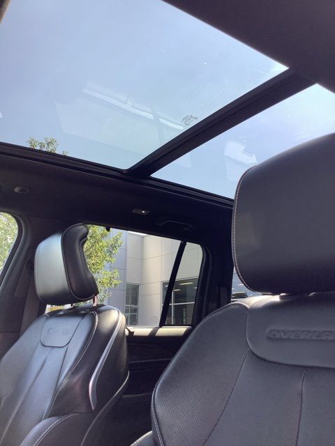 Certified 2023 Jeep Grand Cherokee Overland w/ Luxury Tech Group IV AWD/4WD image 16