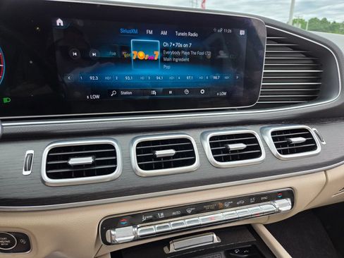 Used 2020 Mercedes-Benz GLE 350 4MATIC w/ Premium Package image 24