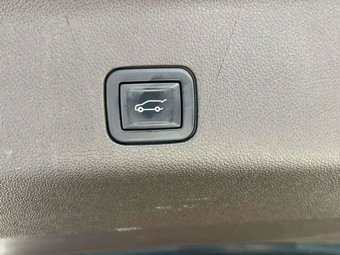 Used 2021 GMC Yukon Denali w/ Advanced Technology Package image 25