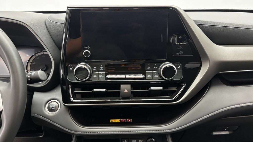 Used 2025 Toyota Highlander XLE AWD/4WD image 19